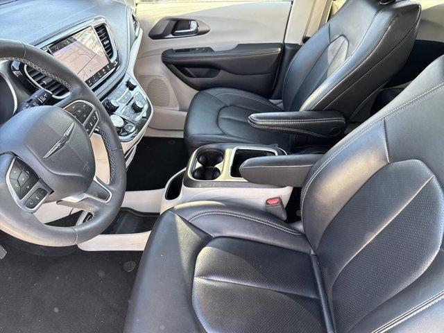 Used 2024 Chrysler Pacifica Limited FWD image 13