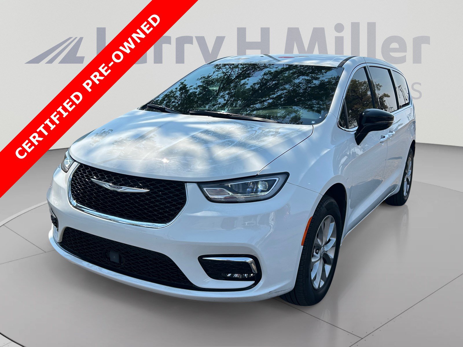 Used 2026 Chrysler Pacifica Select AWD/4WD image 1
