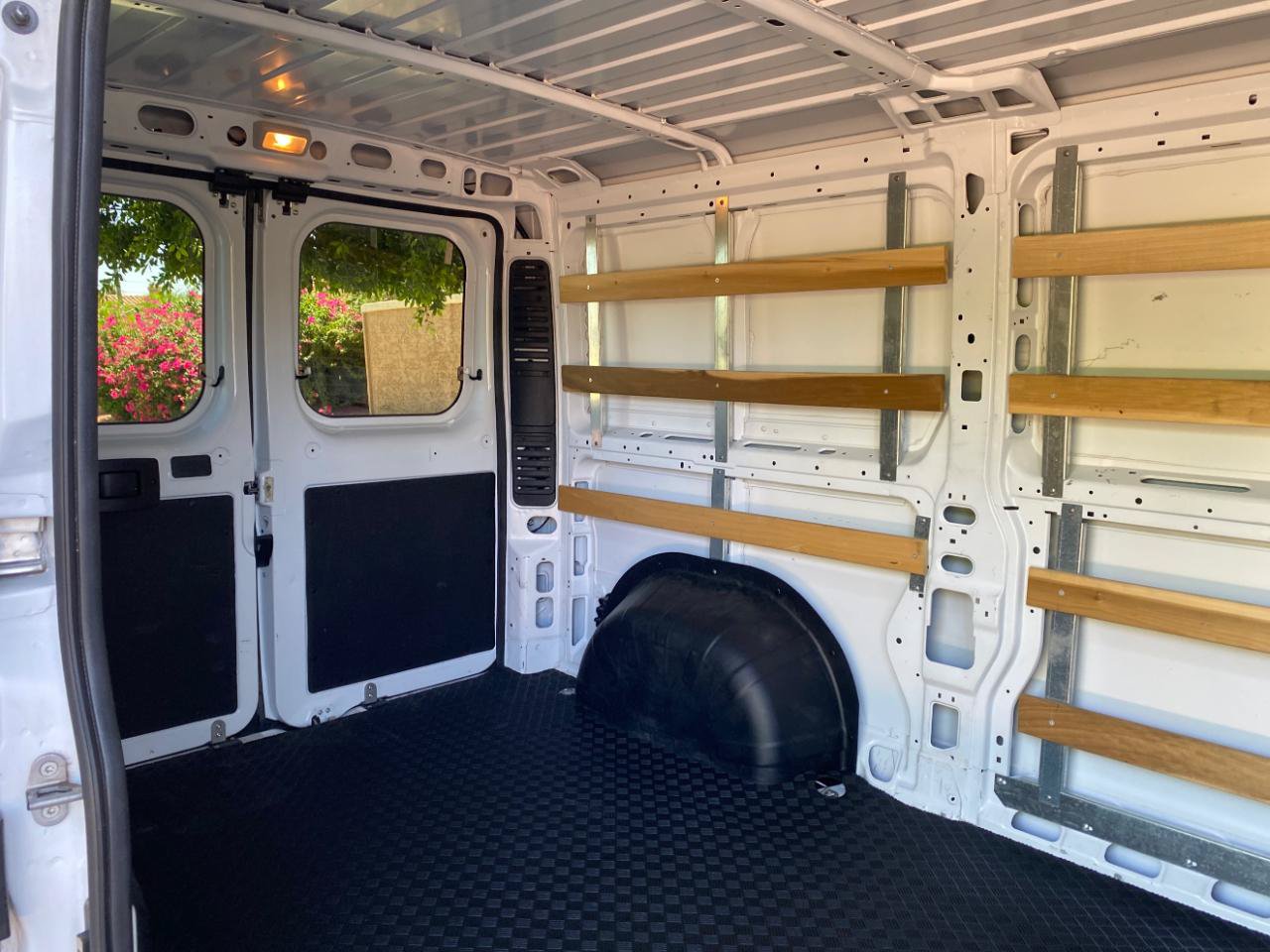 Used 2025 RAM ProMaster 2500 w/ U-Haul Equipment Group FWD image 15