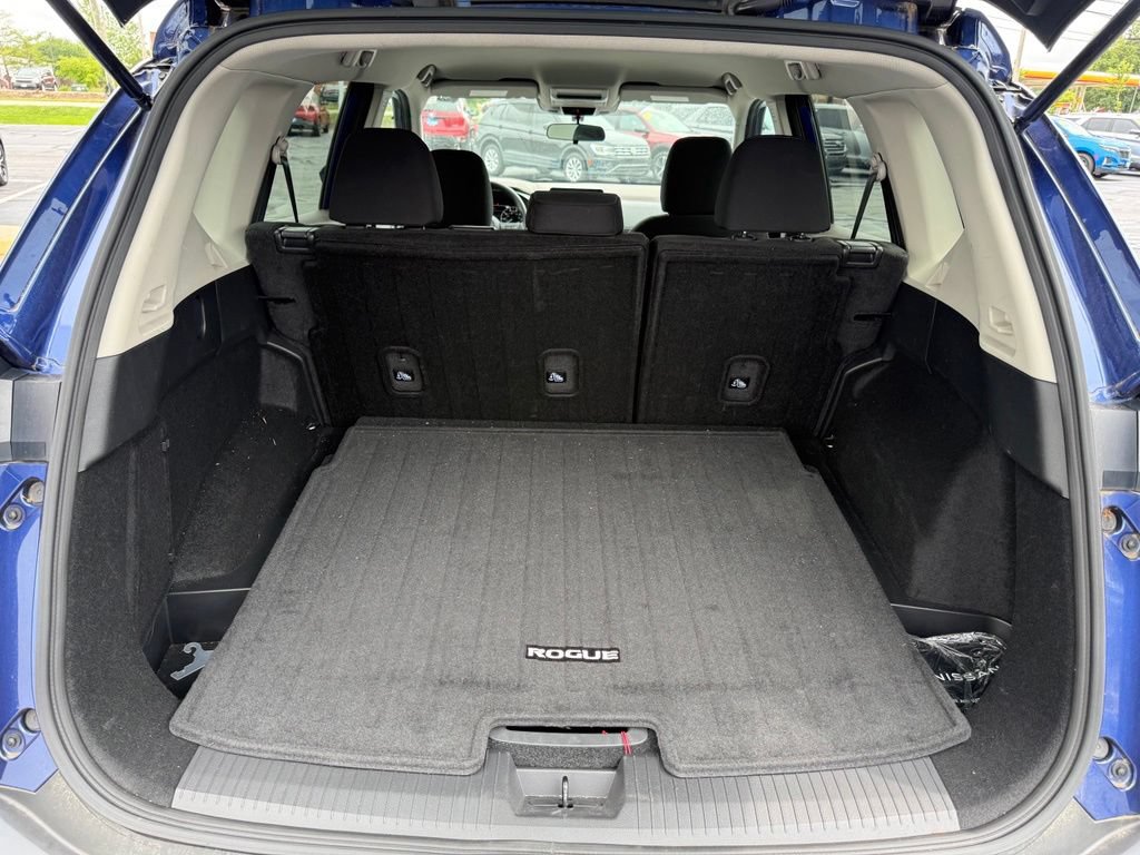 Used 2023 Nissan Rogue S AWD/4WD image 7