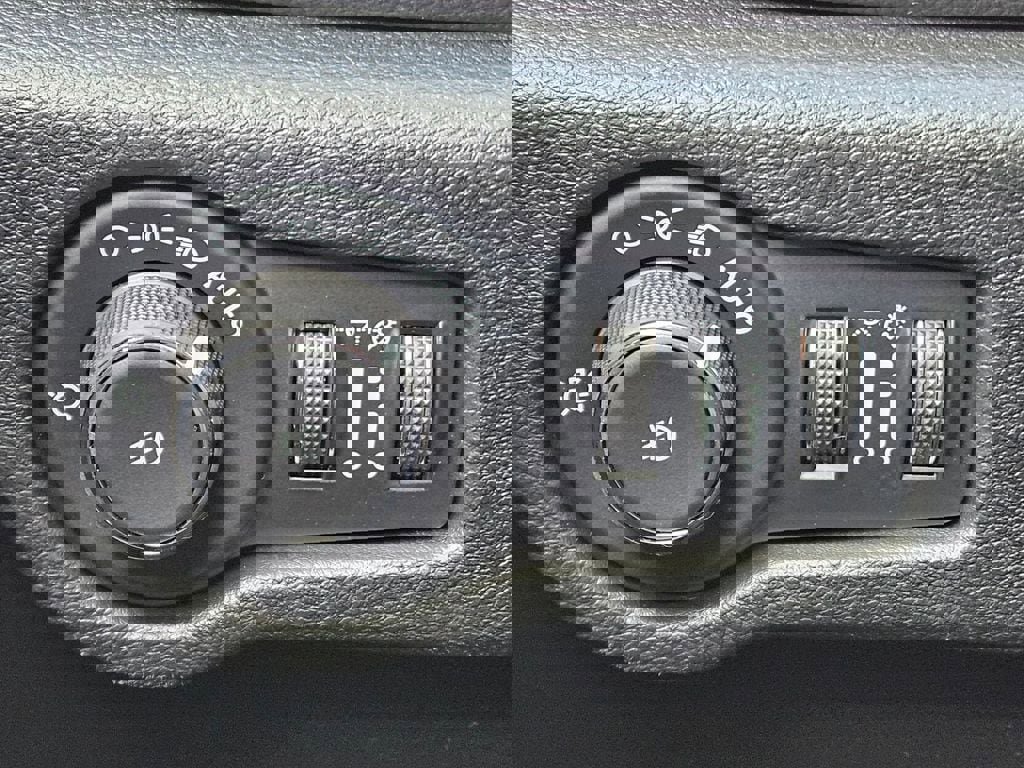 New 2026 Chrysler Pacifica Limited image 23