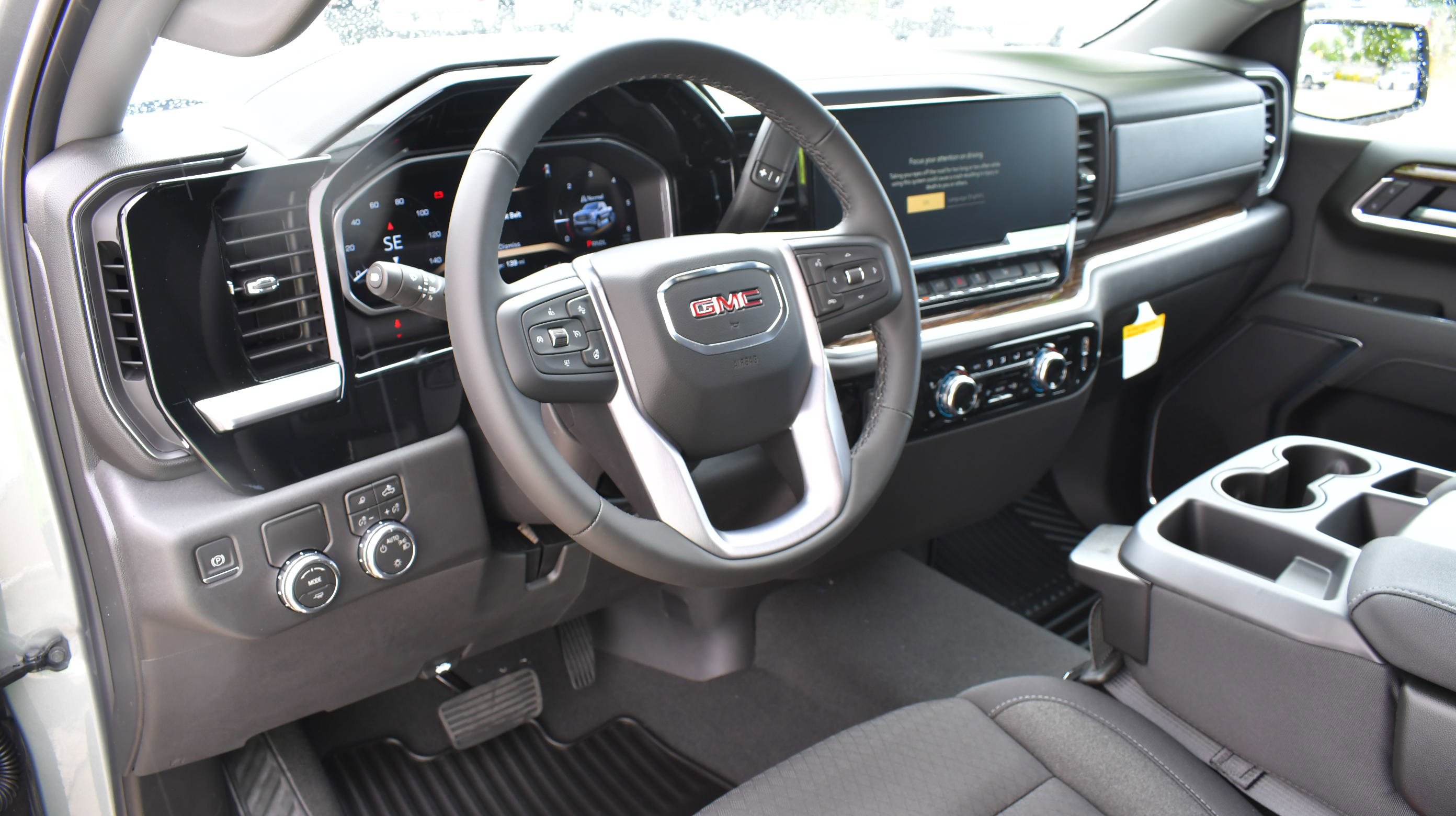 New 2026 GMC Sierra 1500 SLE image 14