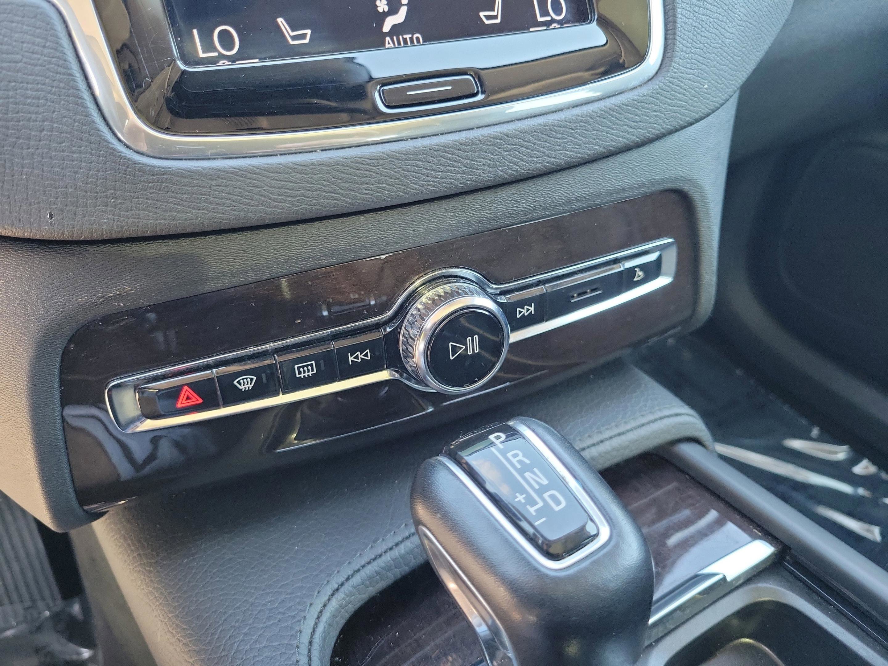 Used 2019 Volvo XC90 T6 Momentum w/ Protection Package Premier image 24