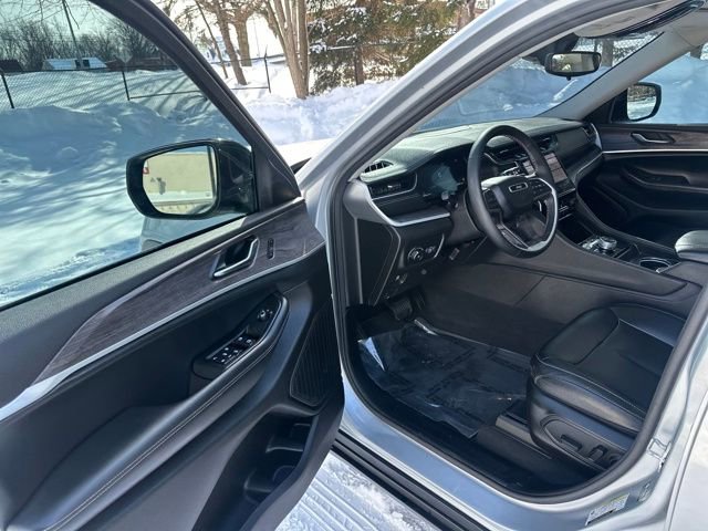 Used 2024 Jeep Grand Cherokee L Limited image 29