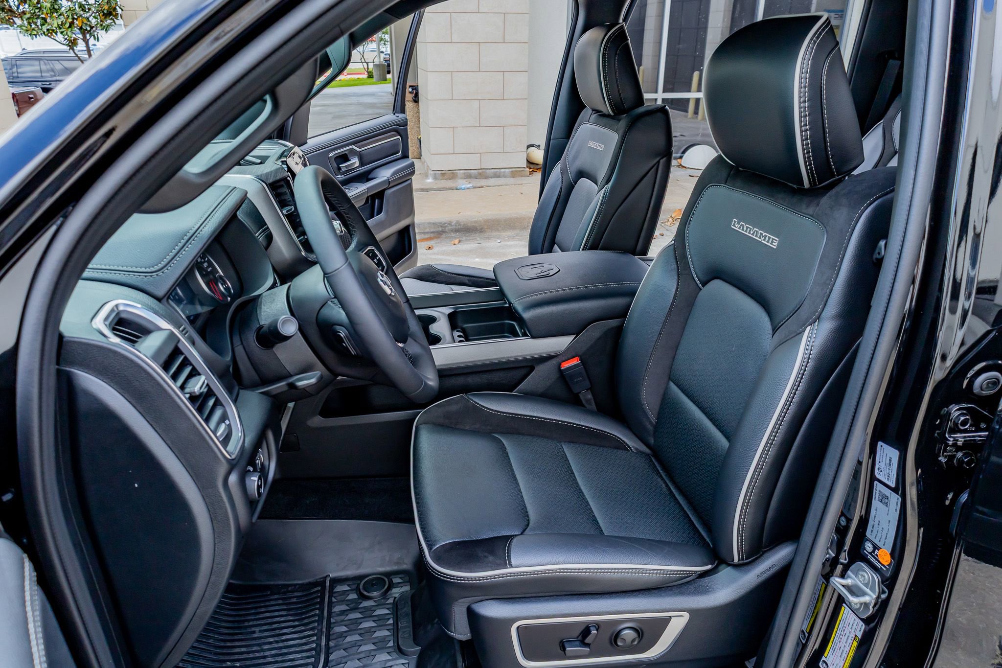 Used 2026 RAM 1500 Laramie w/ Night Edition image 30