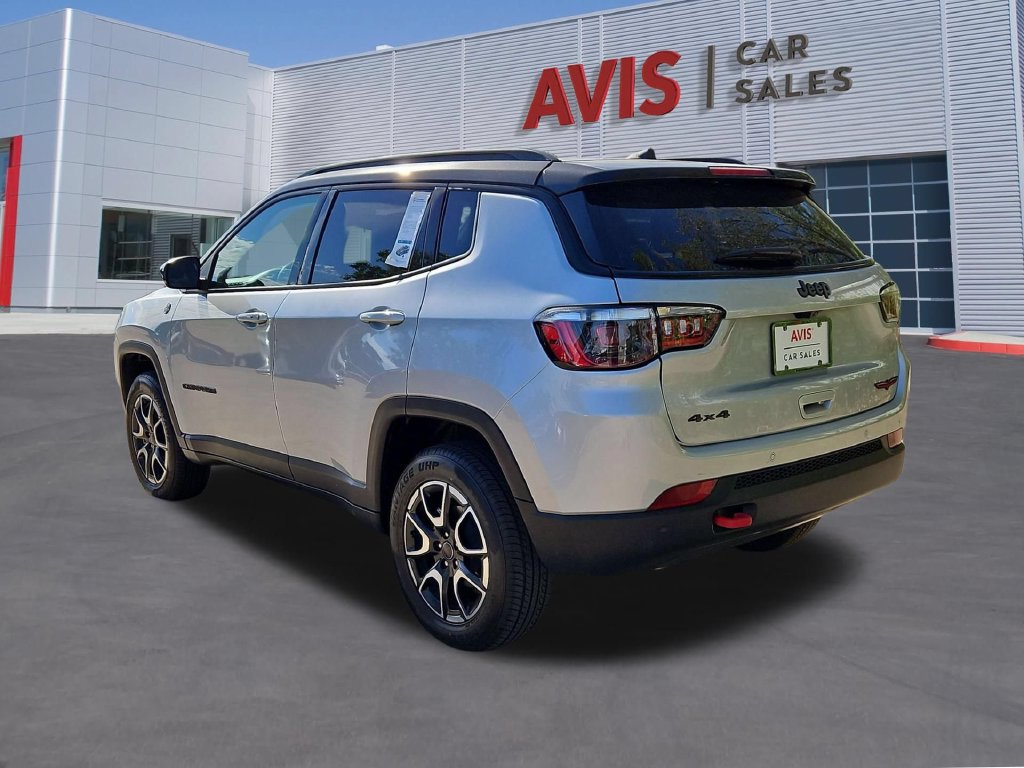 Used 2025 Jeep Compass Trailhawk AWD/4WD image 9