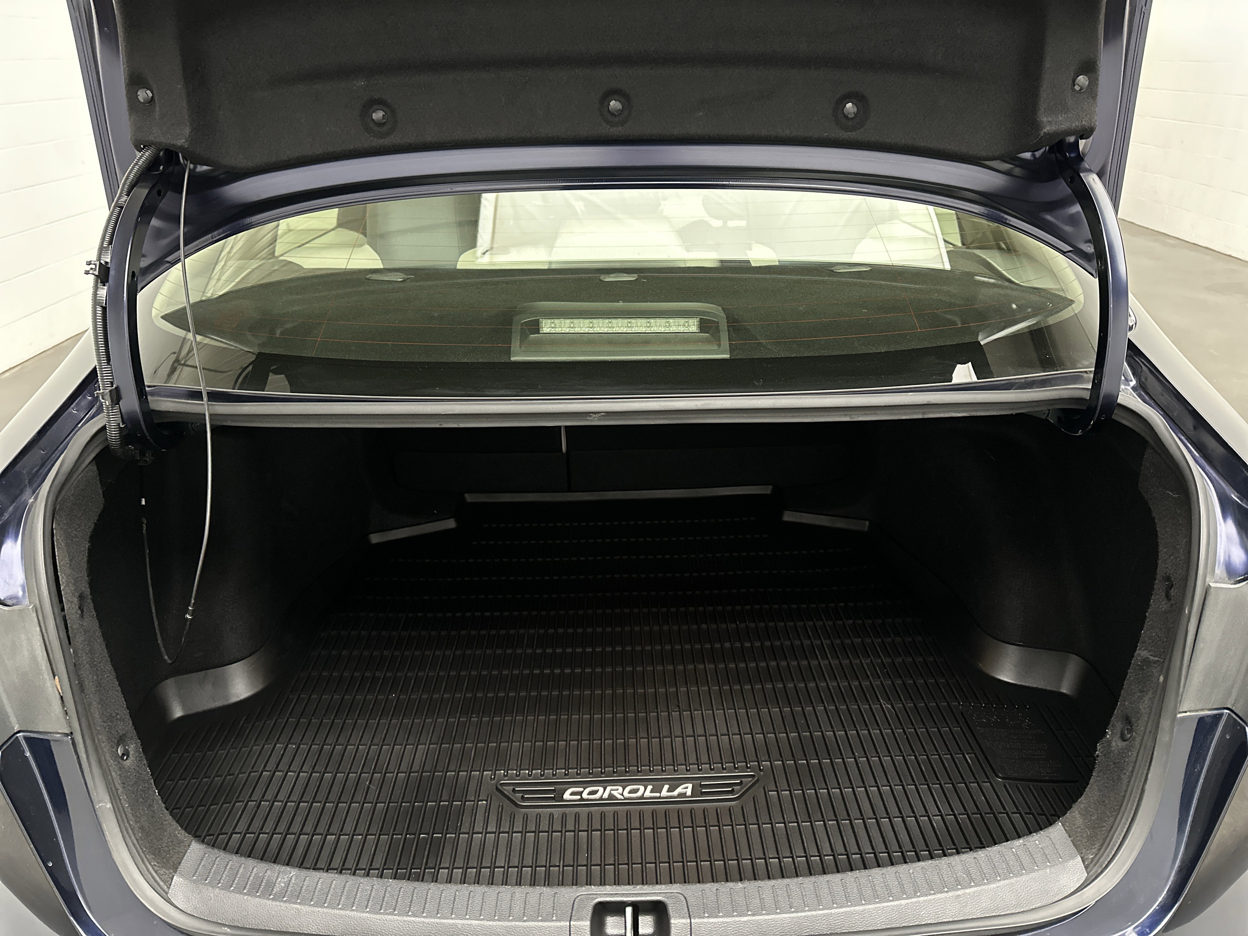 Used 2021 Toyota Corolla LE image 12