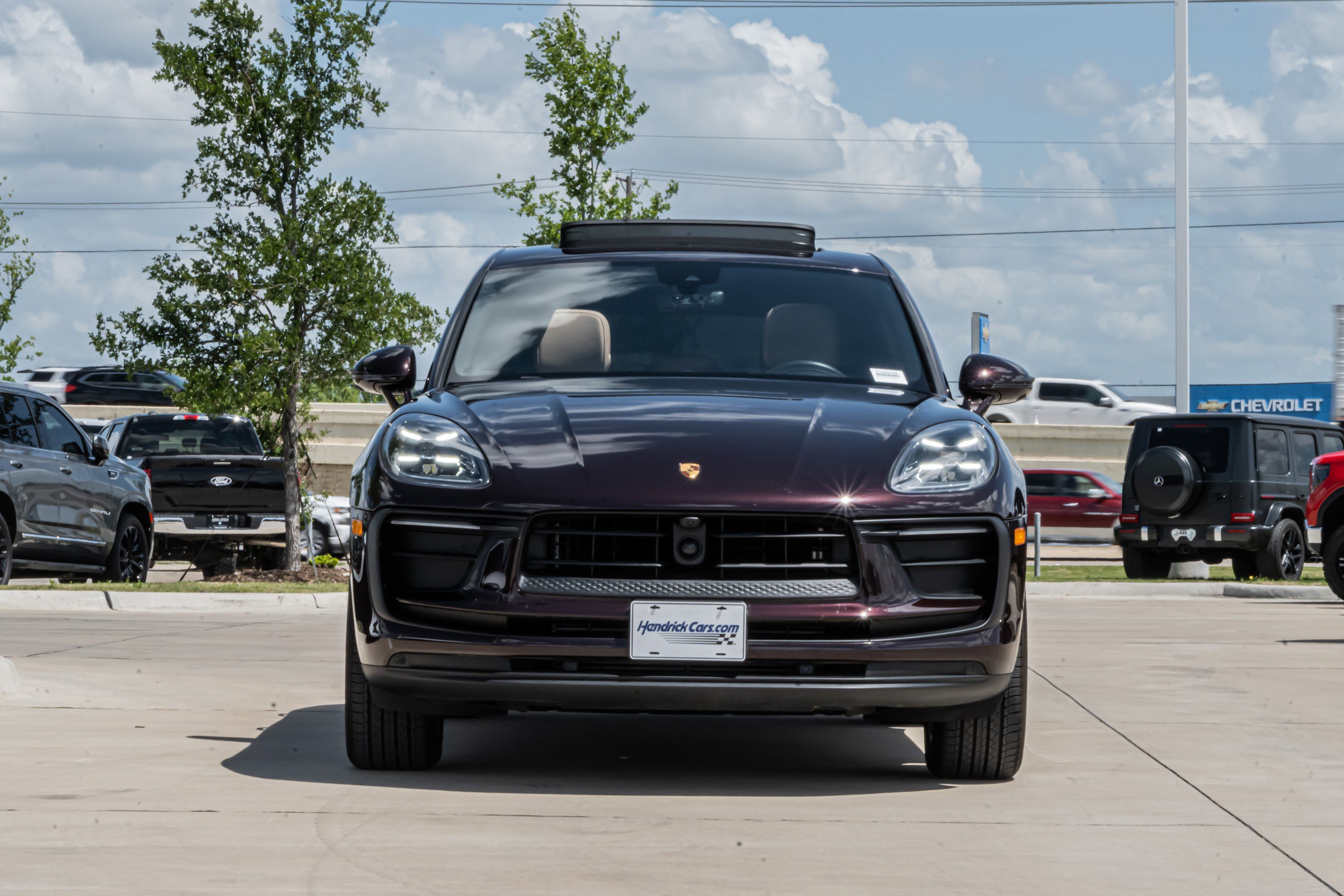 Used 2024 Porsche Macan image 3