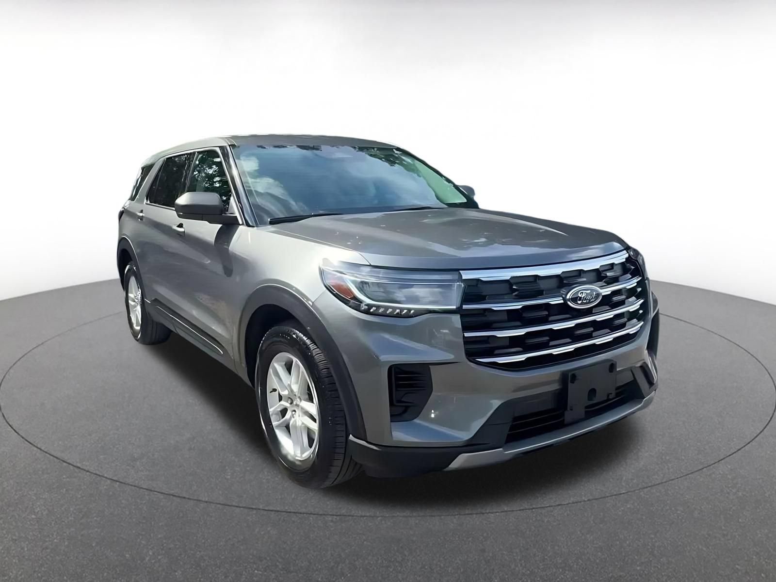 Used 2026 Ford Explorer Active AWD/4WD image 3