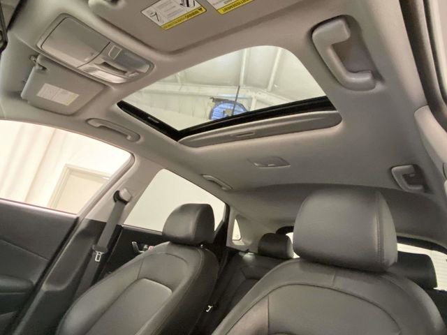 Used 2022 Hyundai Kona Limited image 14