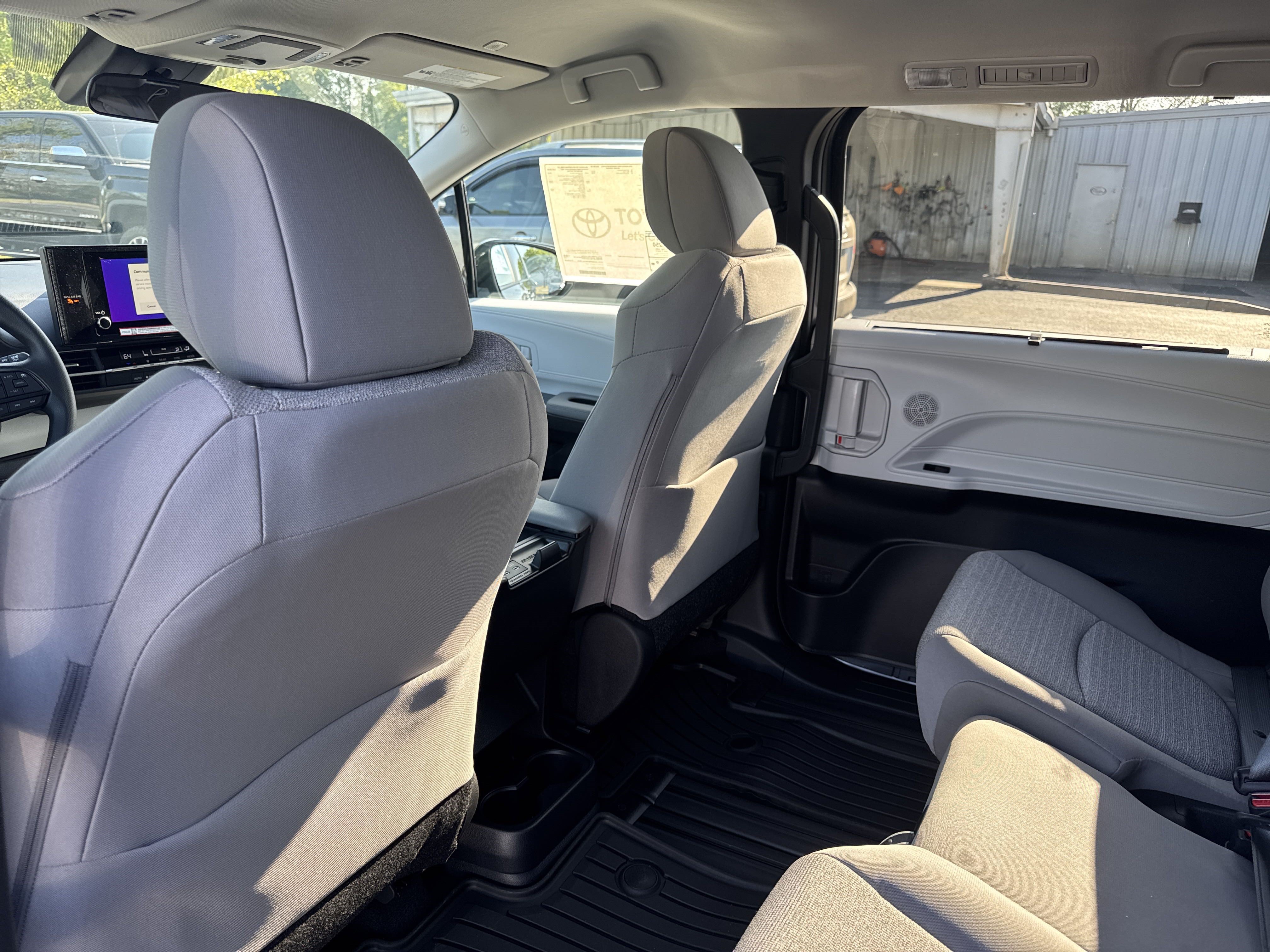 New 2025 Toyota Sienna LE FWD image 25