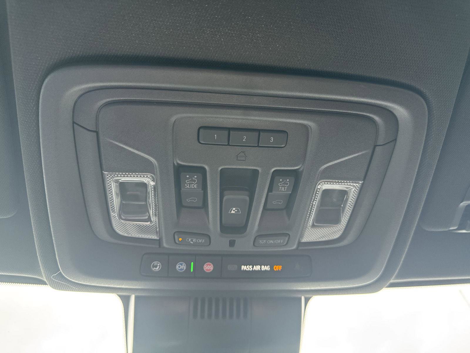 Used 2025 Chevrolet Silverado 1500 High Country AWD/4WD image 26