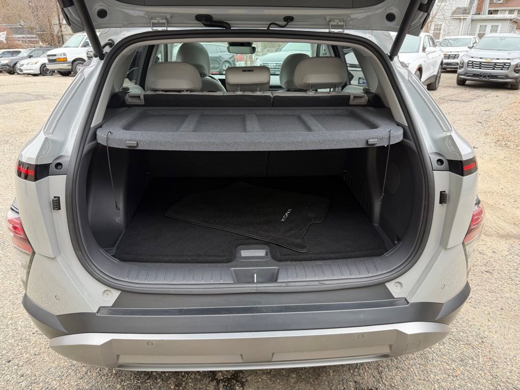 Used 2024 Hyundai Kona Limited FWD image 5