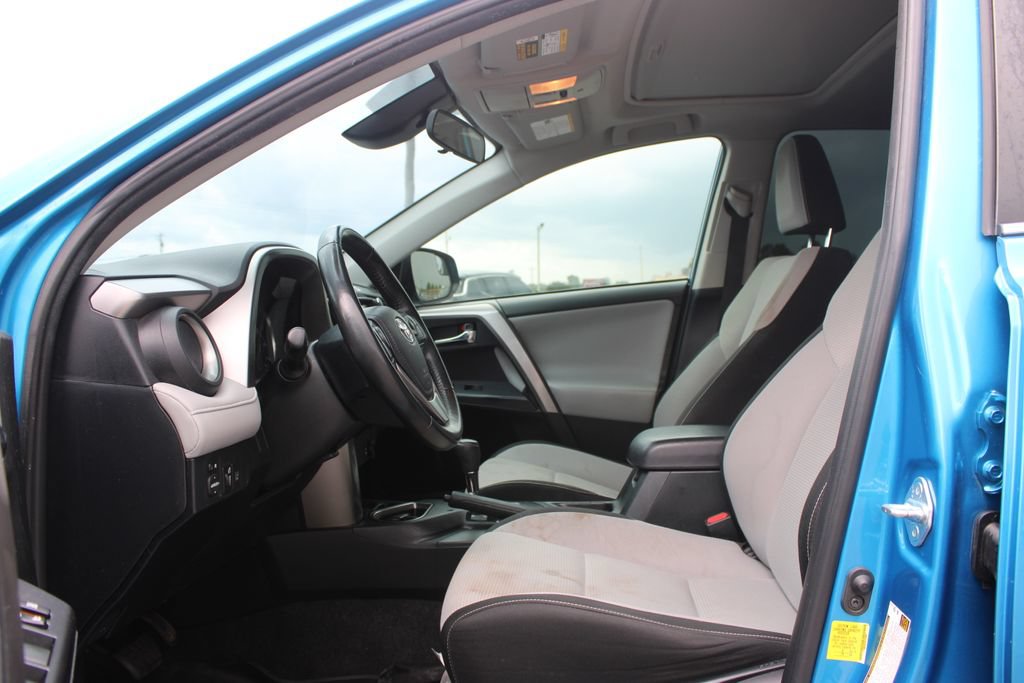Used 2018 Toyota RAV4 XLE AWD/4WD image 22