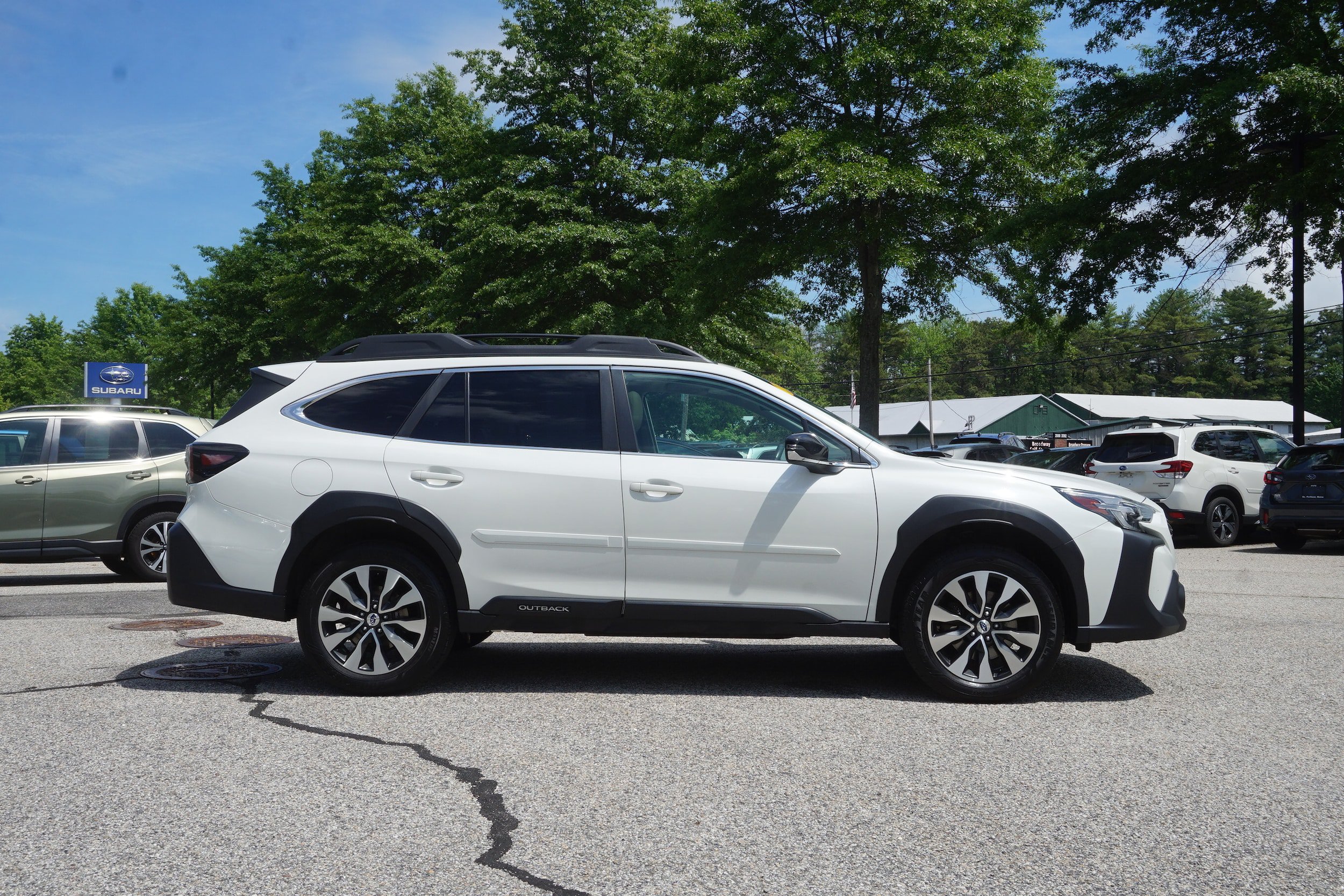 Used 2023 Subaru Outback Limited AWD/4WD image 4