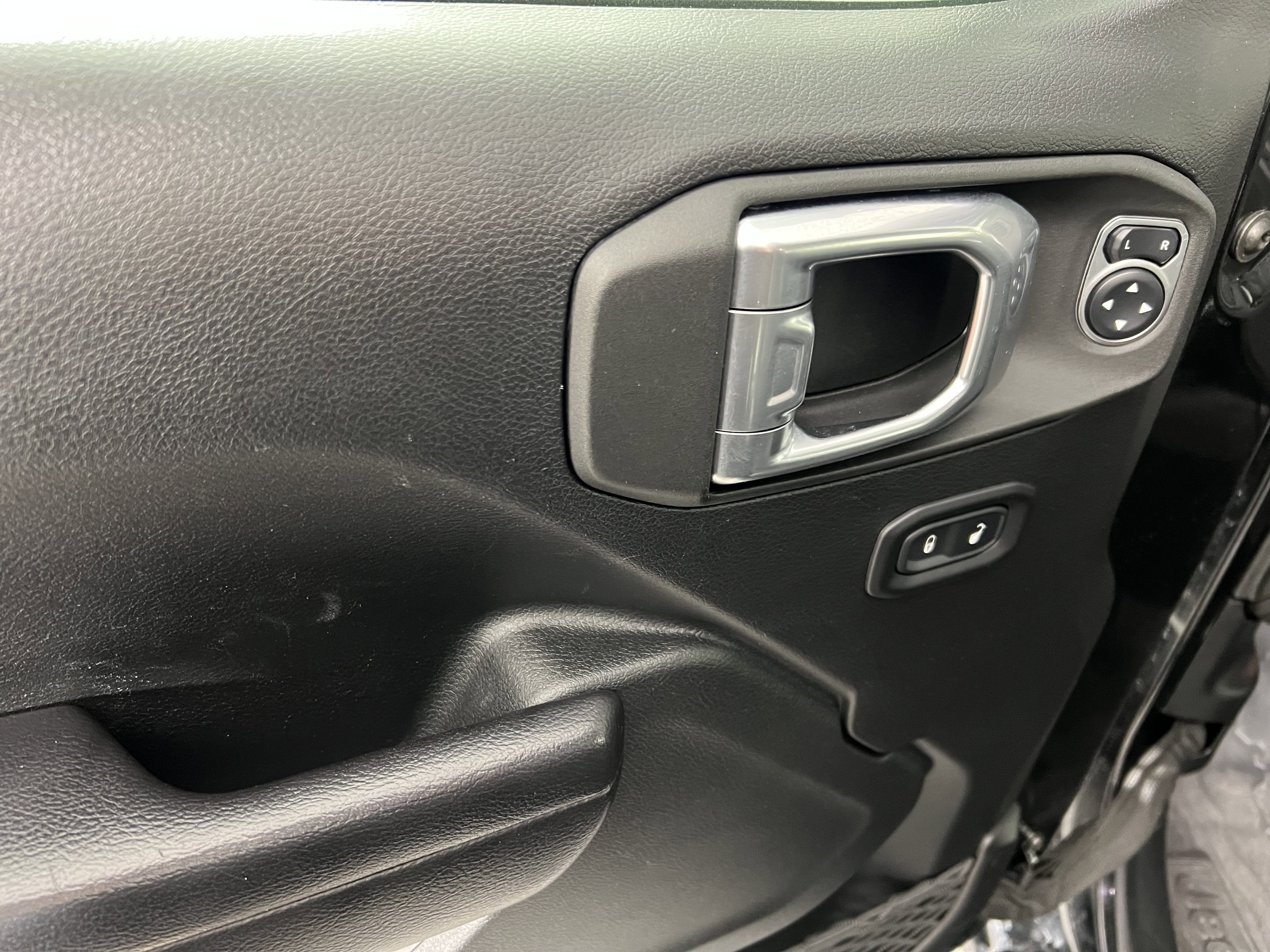 Used 2021 Jeep Wrangler Unlimited Rubicon image 16