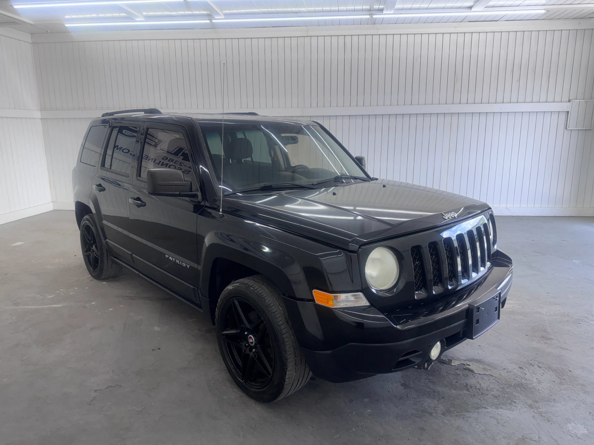 Used 2014 Jeep Patriot Sport w/ Power Value Group FWD image 3