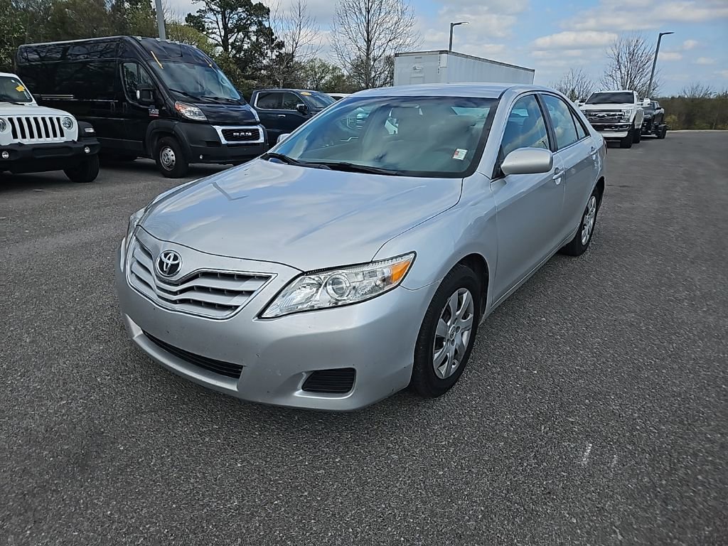 Used 2011 Toyota Camry LE image 3