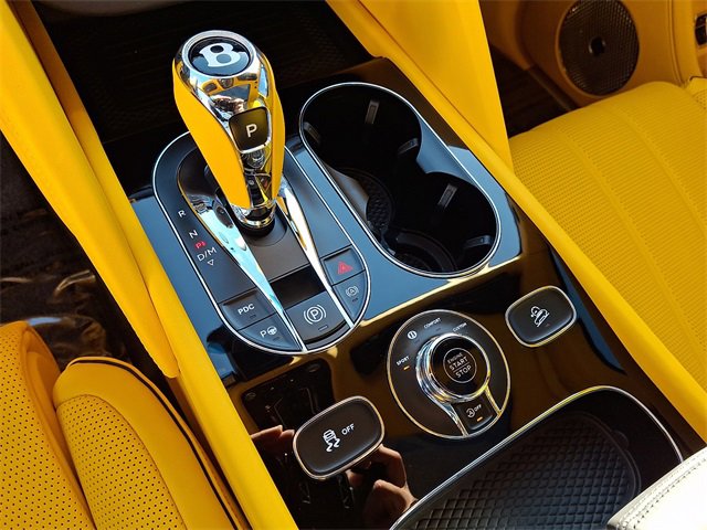 Used 2023 Bentley Bentayga image 17