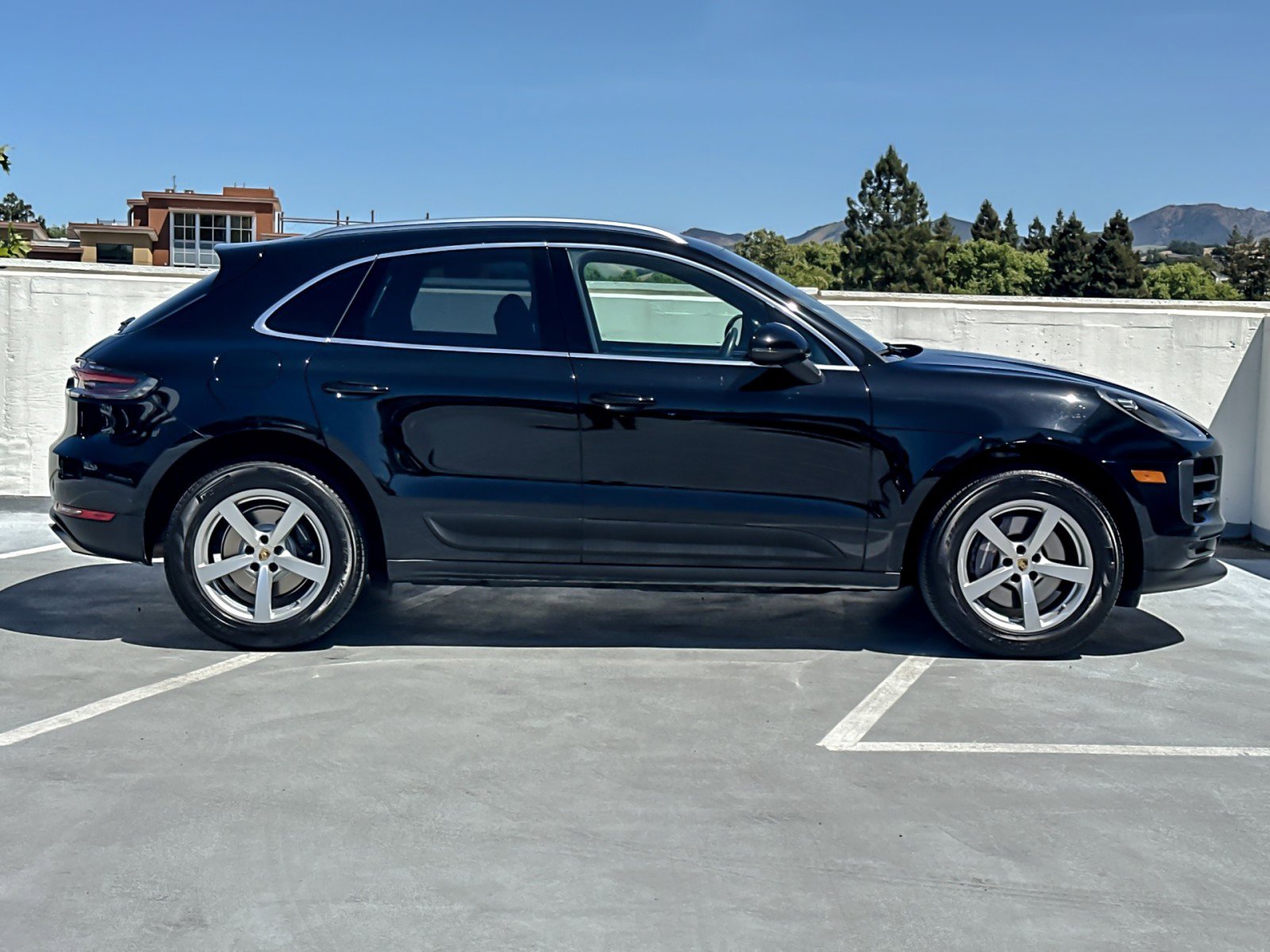 Certified 2021 Porsche Macan AWD/4WD image 9