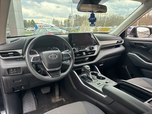 Used 2023 Toyota Highlander LE image 28