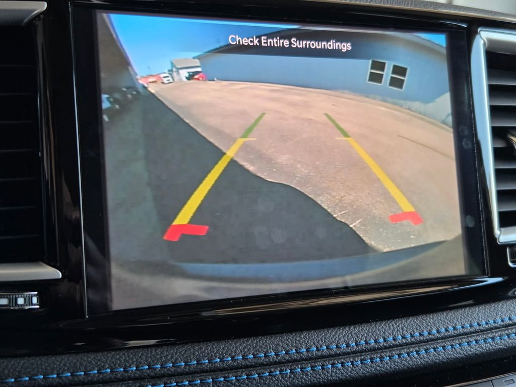 Used 2021 Chrysler Pacifica Touring-L FWD image 2