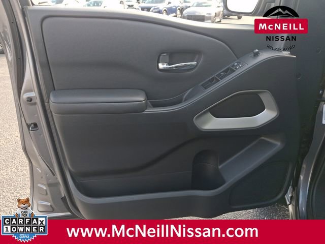Used 2023 Nissan Frontier SV image 14