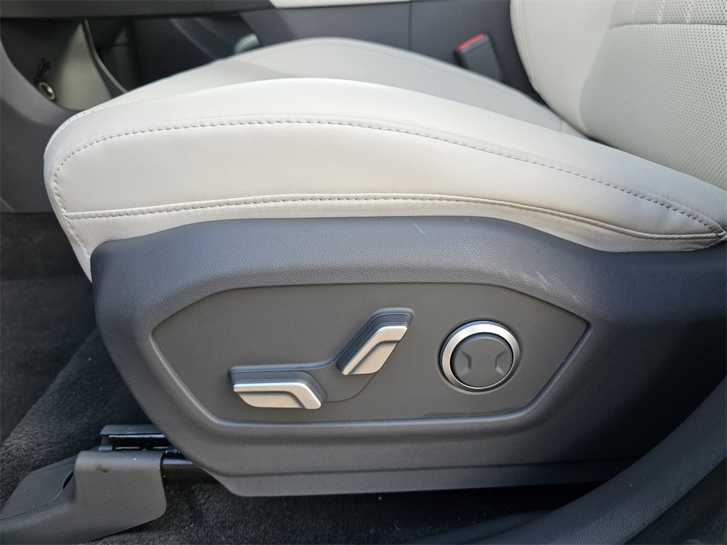 Certified 2025 Hyundai Santa Fe SEL image 13