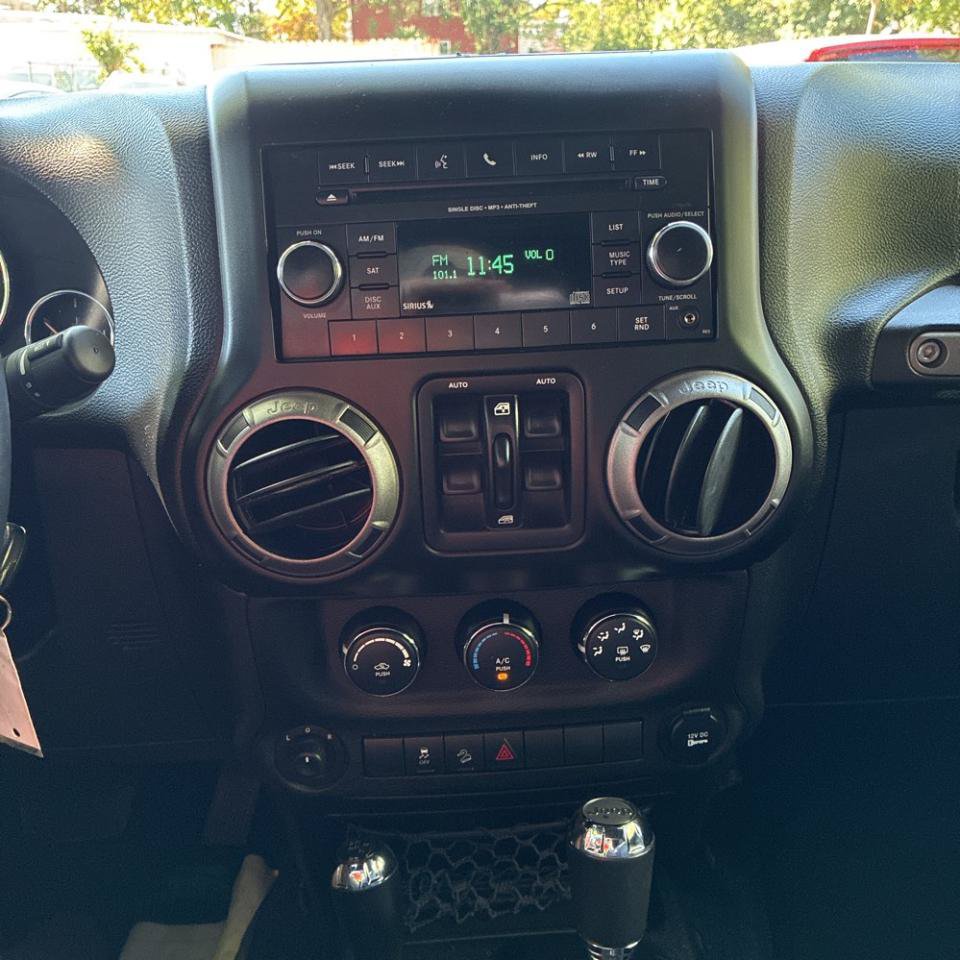 Used 2014 Jeep Wrangler Unlimited Sport w/ Quick Order Package 24S AWD/4WD image 9