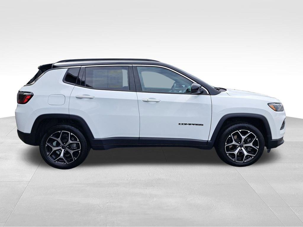 Used 2025 Jeep Compass Limited AWD/4WD image 7
