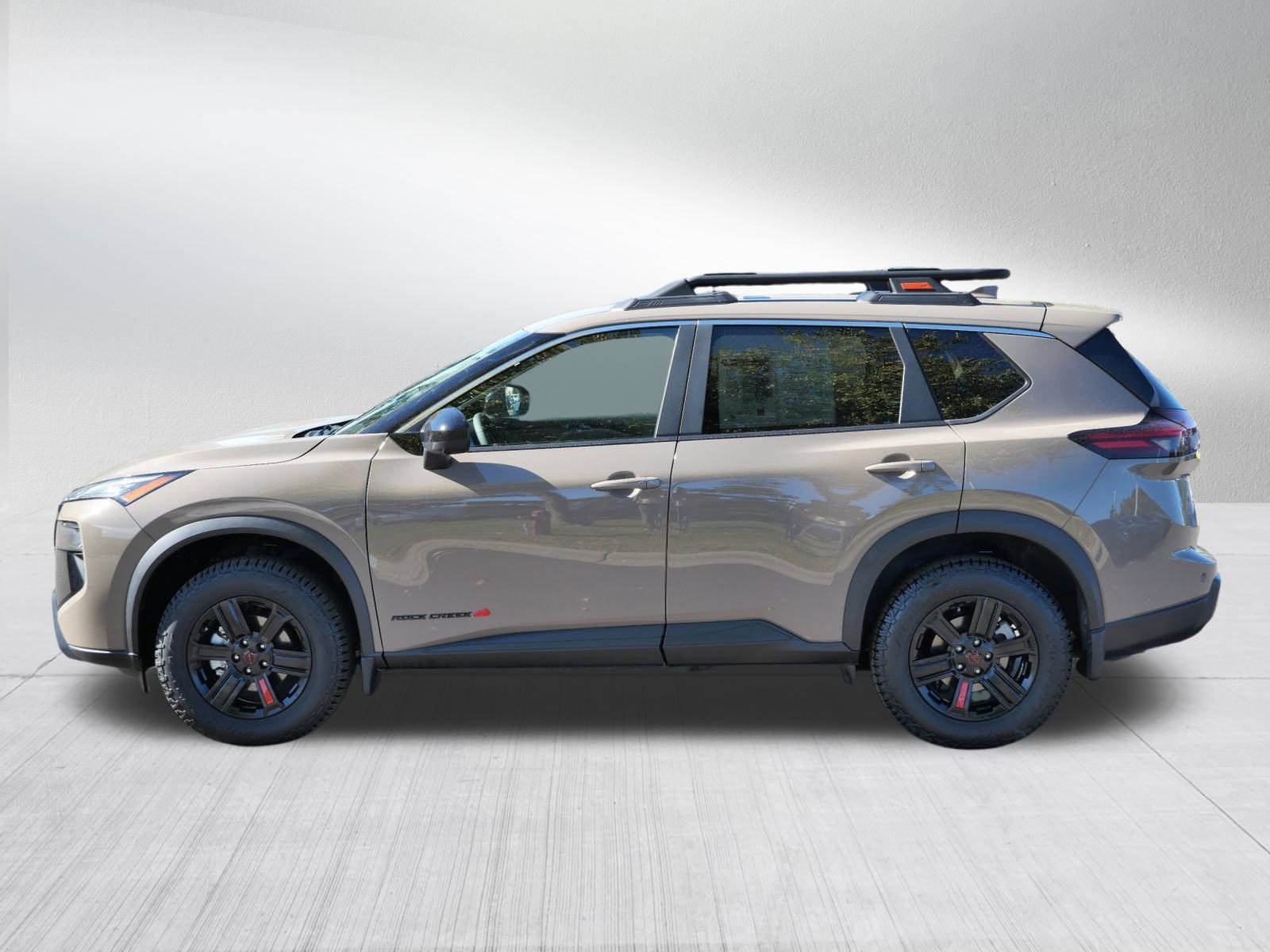 Used 2025 Nissan Rogue SV image 2