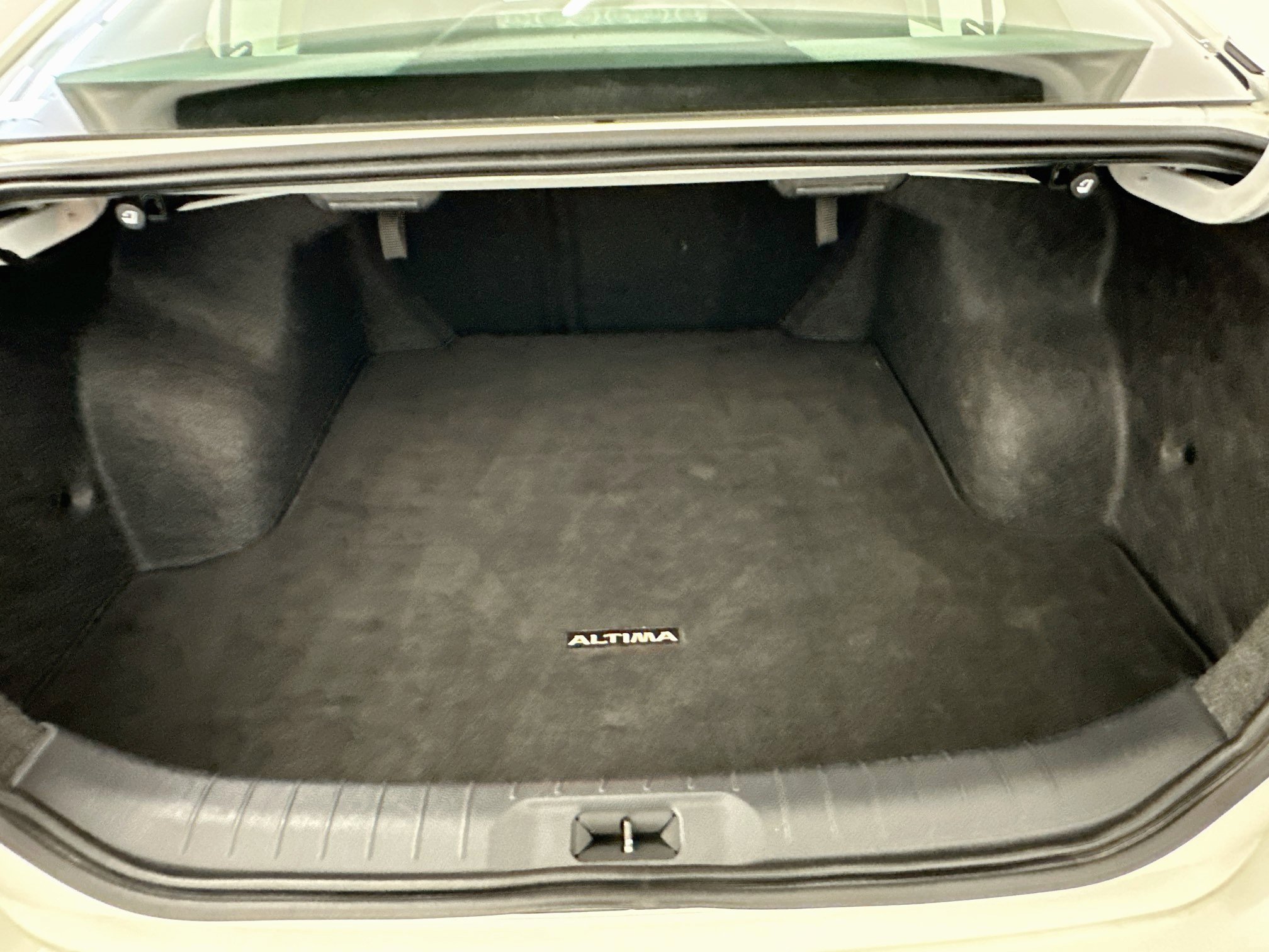 Used 2025 Nissan Altima 2.5 SV FWD image 29