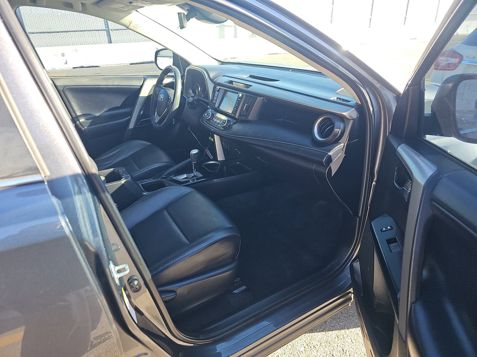 Used 2018 Toyota RAV4 Limited w/ Advanced Technology Package image 14