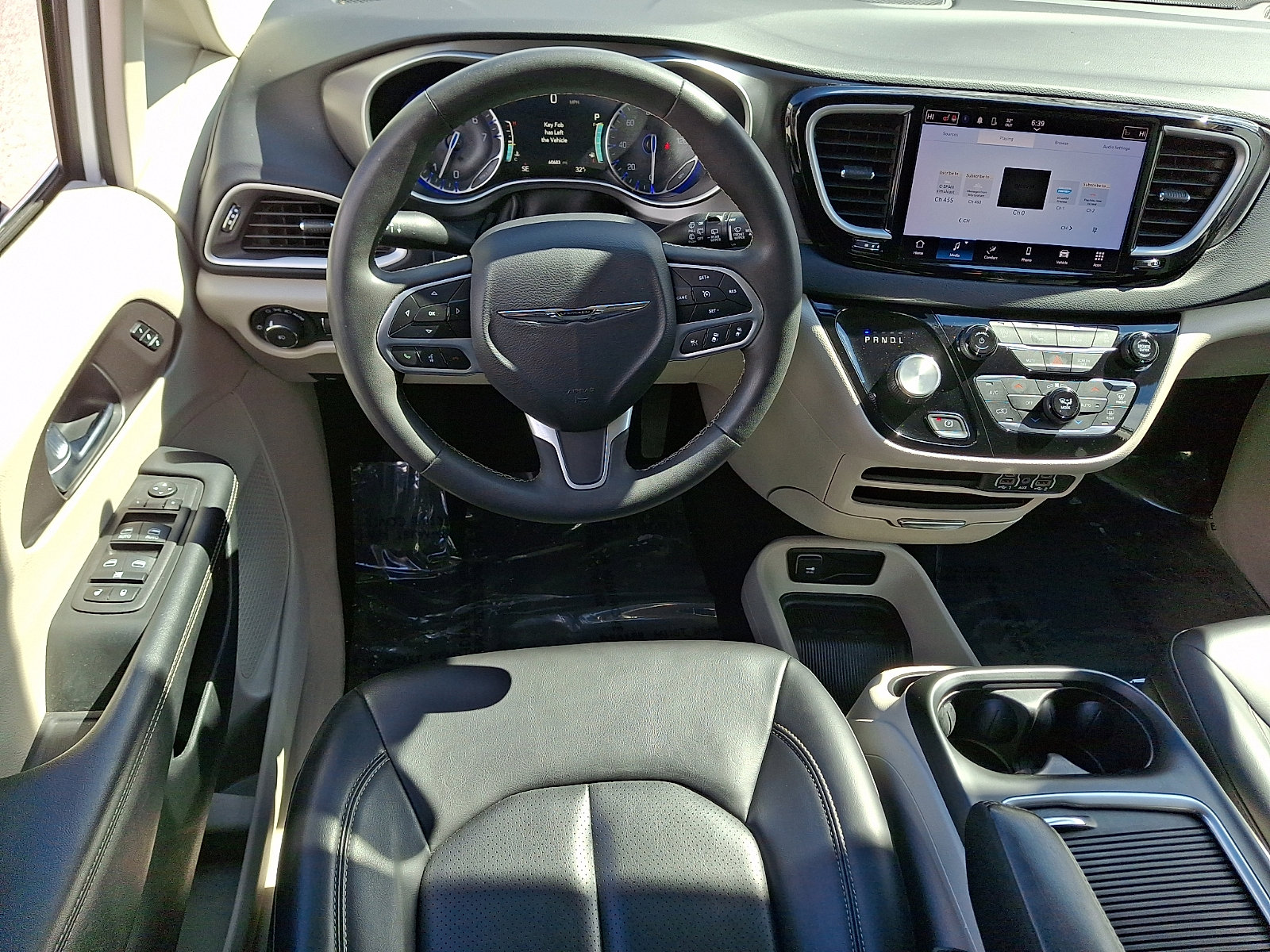 Used 2023 Chrysler Pacifica Touring-L image 12