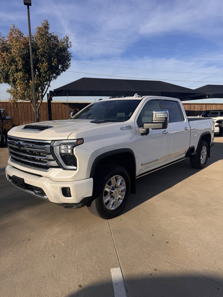 Used 2024 Chevrolet Silverado 2500 High Country w/ Technology Package image 3