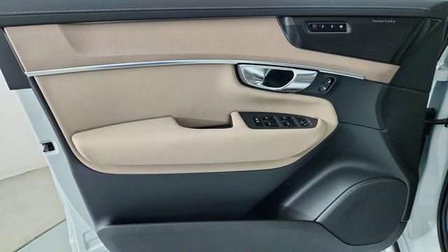 New 2026 Volvo XC90 T8 Ultra w/ Protection Package Premier AWD/4WD image 9