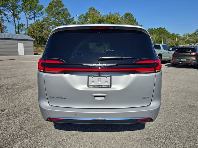 New 2026 Chrysler Pacifica Select image 5