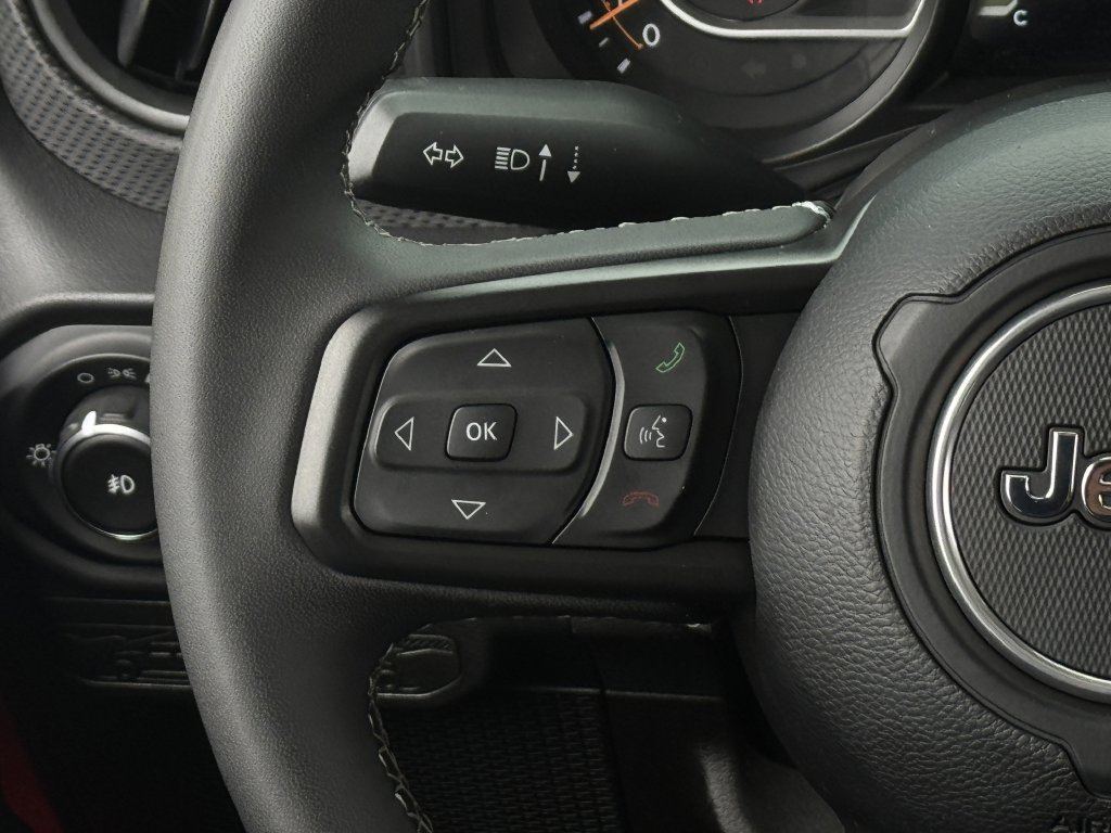 Used 2025 Jeep Wrangler Unlimited Rubicon AWD/4WD image 13