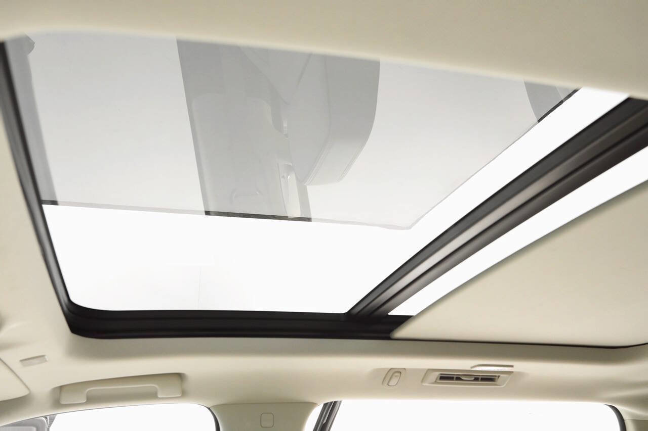 Used 2022 GMC Yukon XL Denali image 17