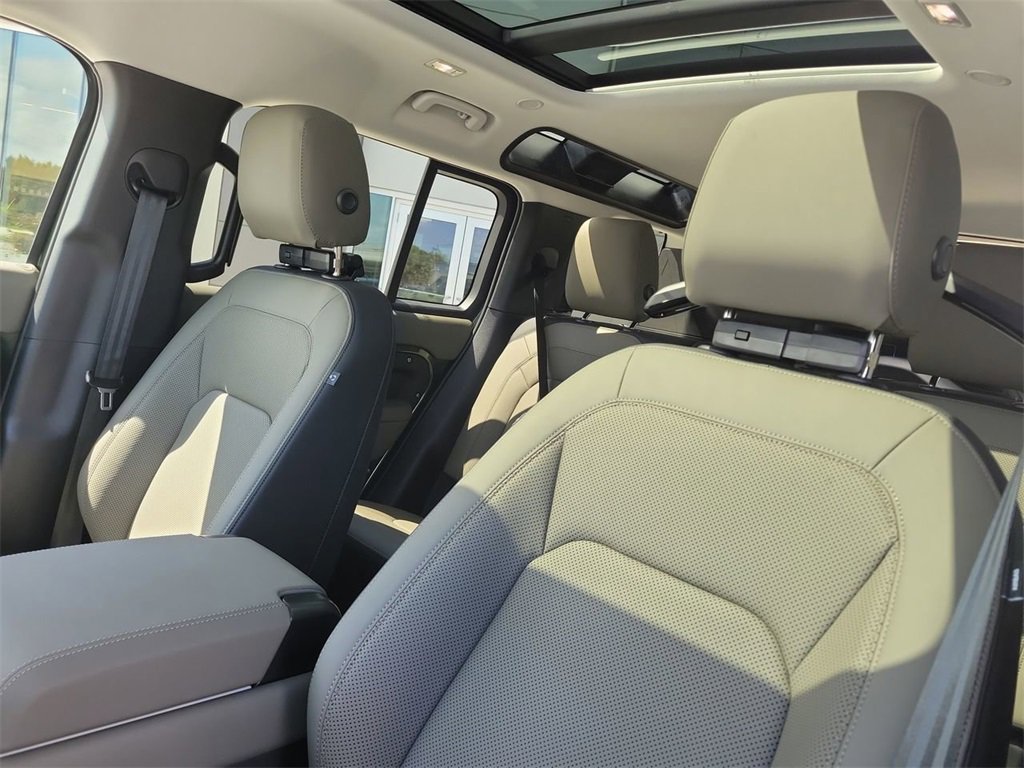 New 2026 Land Rover Defender 110 S image 25