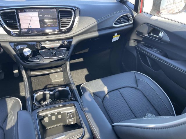 New 2027 Chrysler Pacifica Limited FWD image 13