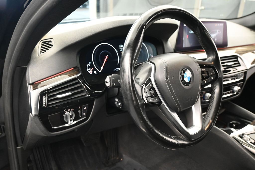 Used 2019 BMW 530i w/ Premium Package RWD image 16