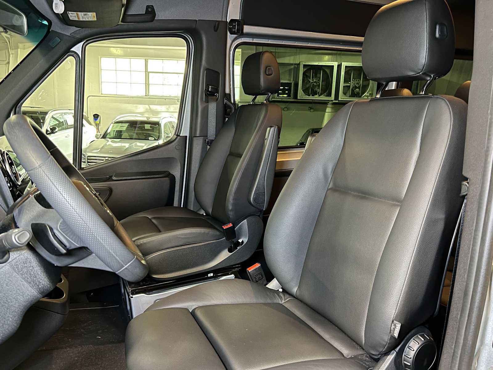 Used 2025 Mercedes-Benz Sprinter 2500 image 23