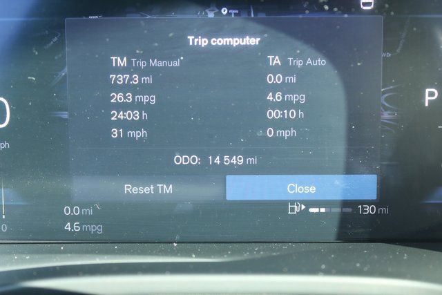 Used 2025 Volvo XC40 B5 Plus image 30