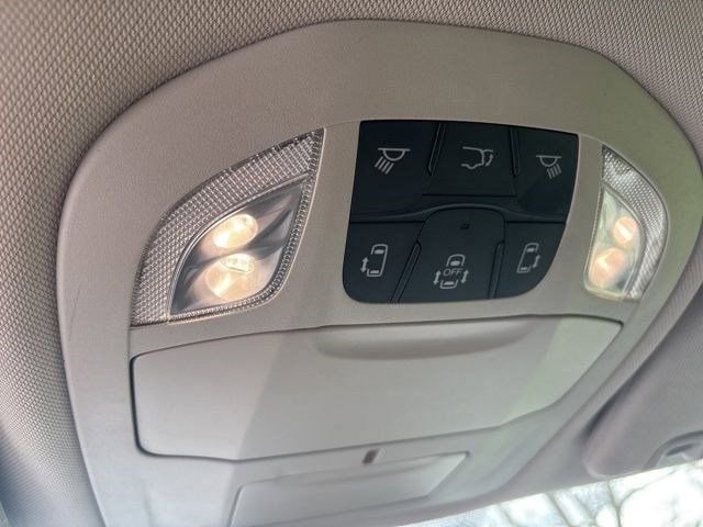 Used 2023 Chrysler Voyager LX FWD image 28