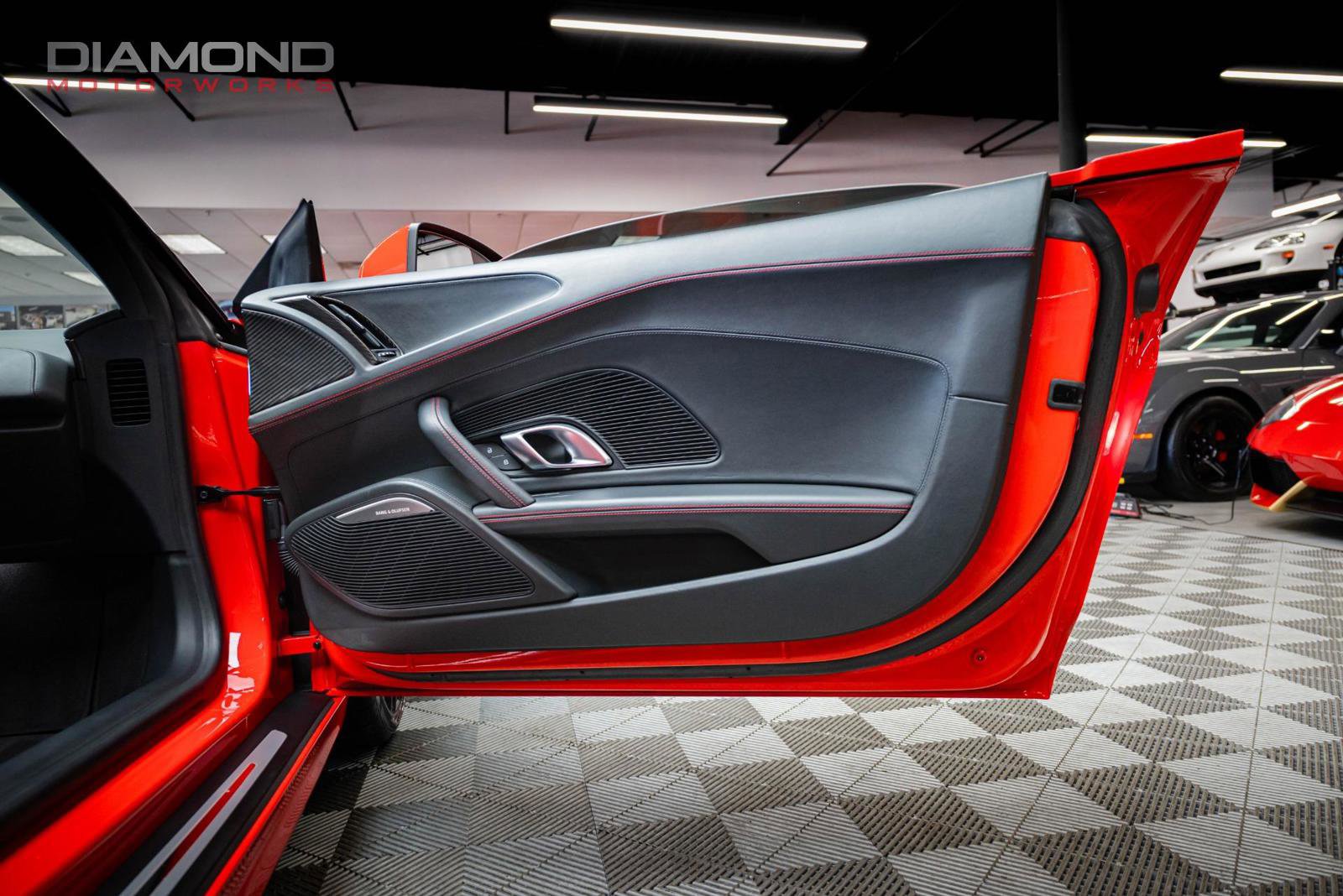 Used 2018 Audi R8 V10 w/ Carbon Exterior Package image 80