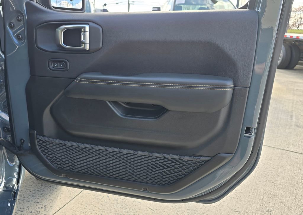 Used 2025 Jeep Wrangler Unlimited Sahara w/ Safety Group image 30