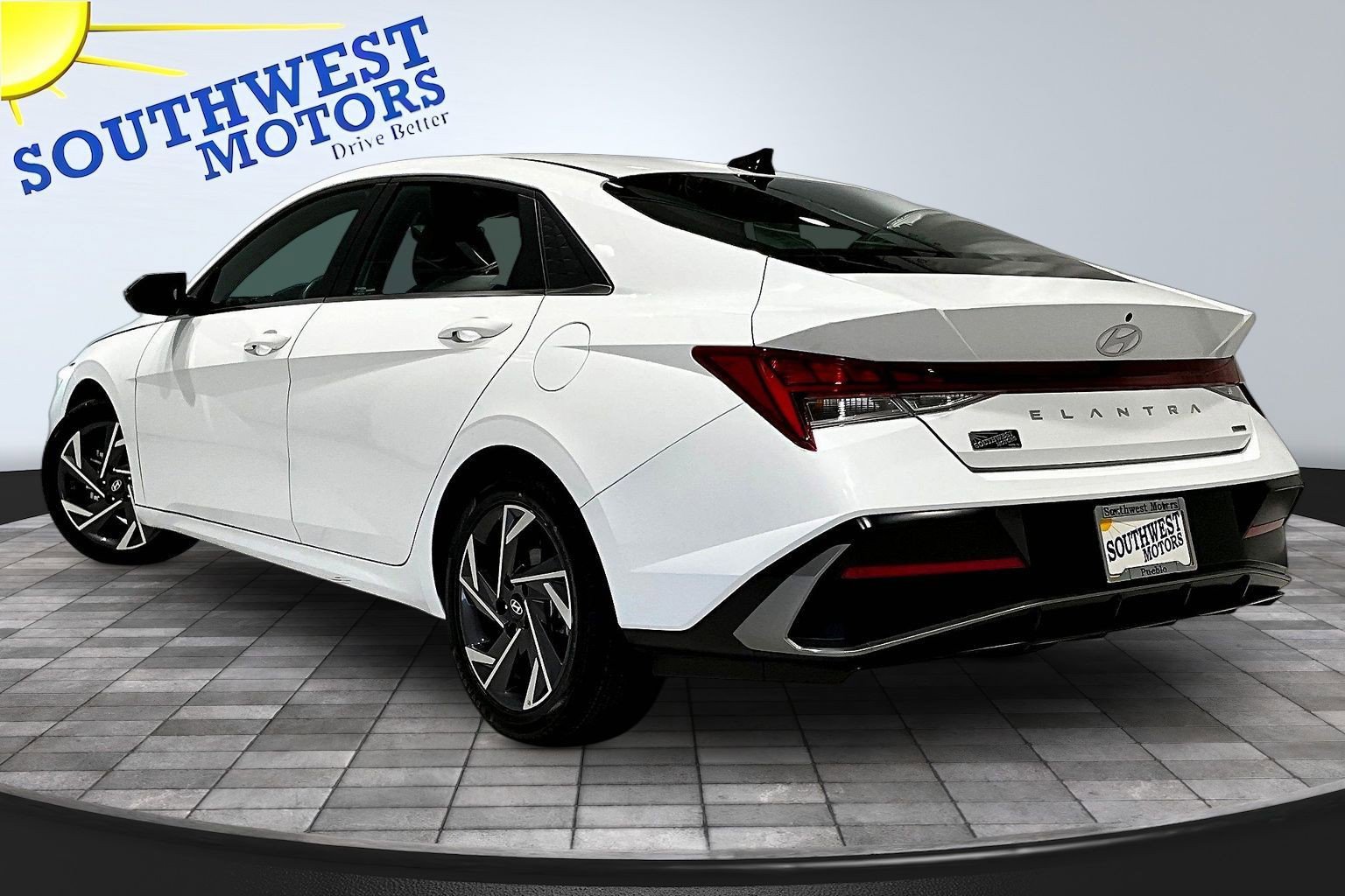 Used 2025 Hyundai Elantra Limited w/ Cargo Package image 4