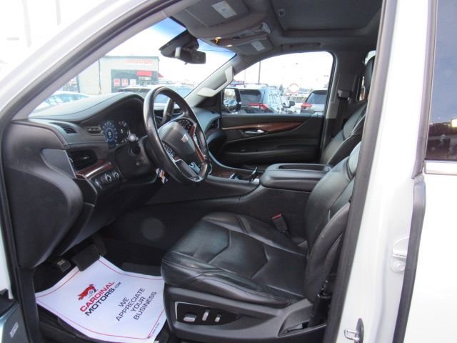 Used 2019 Cadillac Escalade ESV Luxury image 16