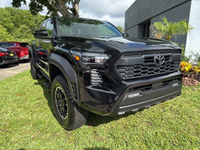Used 2025 Toyota Tacoma TRD Off-Road AWD/4WD image 2